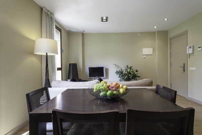 Short Stay Group Camp Nou Serviced Apartments Barcelona Exterior foto